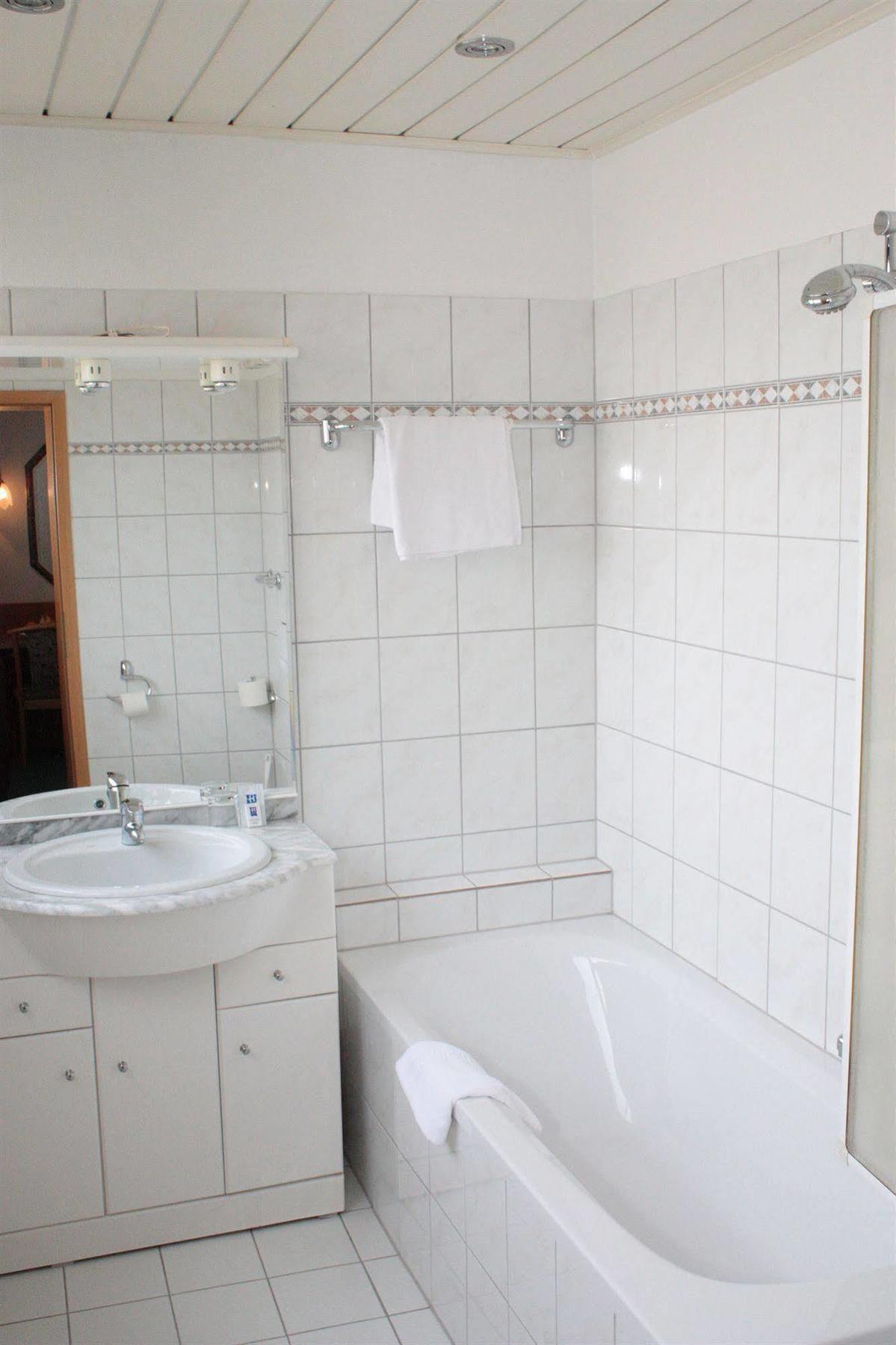โรงแรมไมน์โบเกน Offenbach am Main ภายนอก รูปภาพ