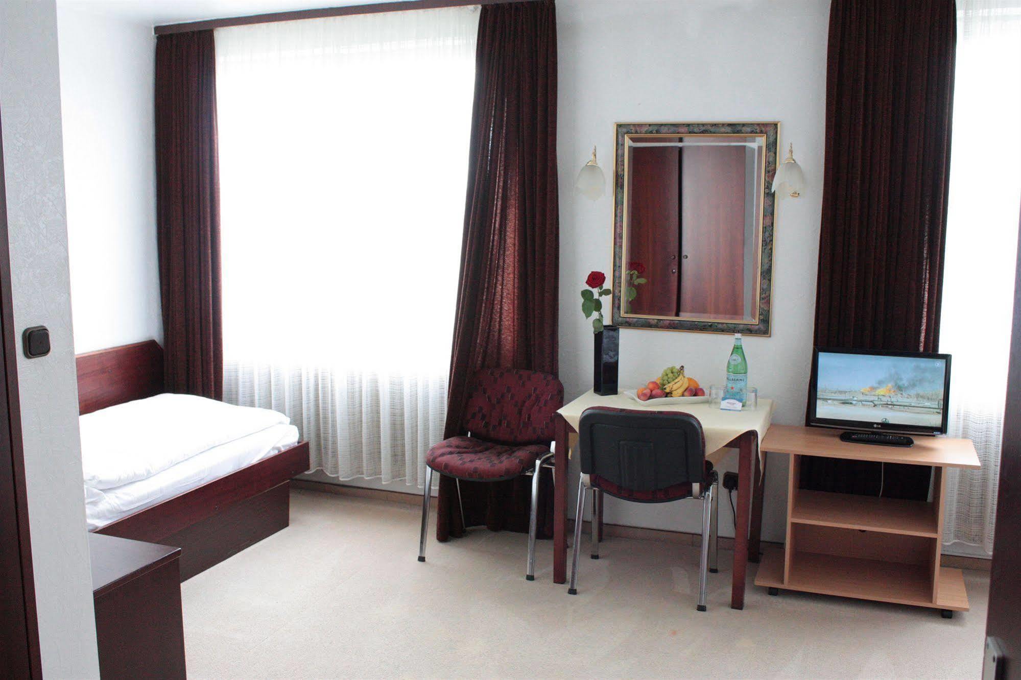 โรงแรมไมน์โบเกน Offenbach am Main ภายนอก รูปภาพ