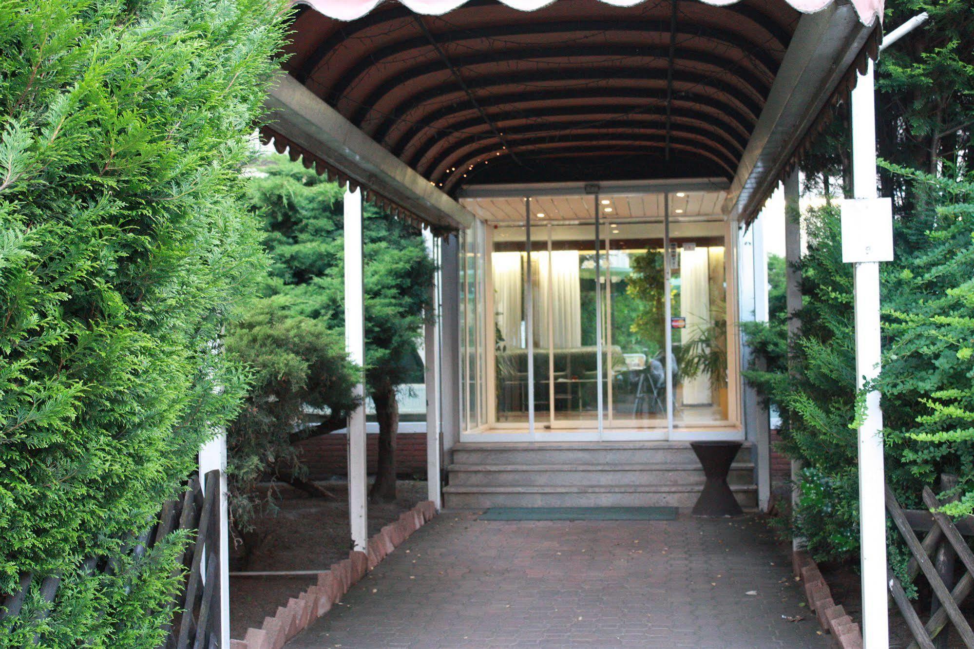 โรงแรมไมน์โบเกน Offenbach am Main ภายนอก รูปภาพ